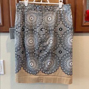 Patterned straight skirt
